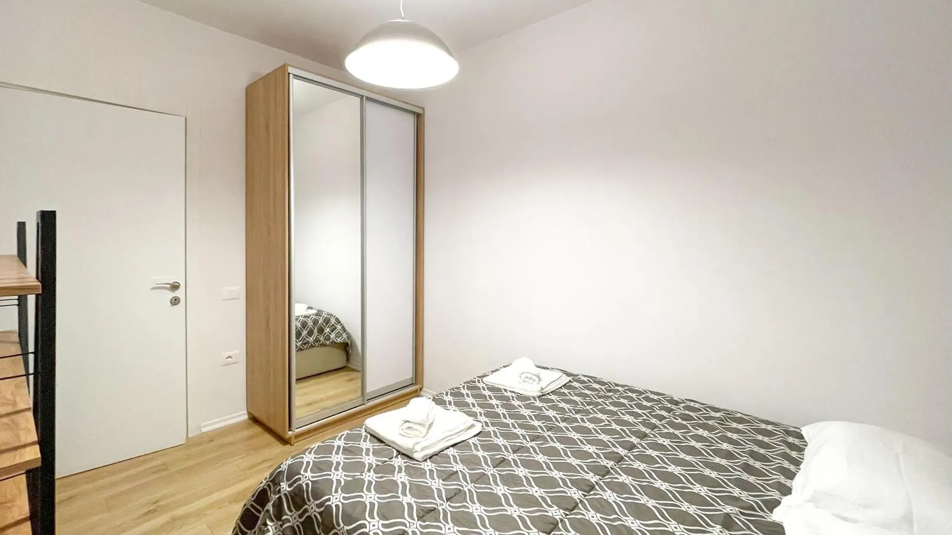 Urban Nest On Boulevard تيرانا شقة